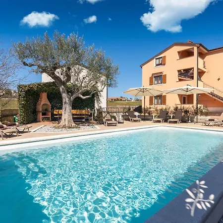 Oliva & Hedera Viridi Апартаменты Каштелир