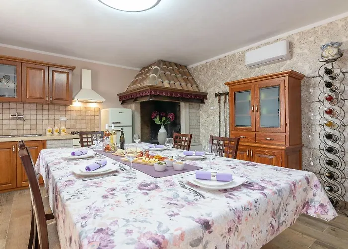 Oliva & Hedera Viridi Daire Kaštelir